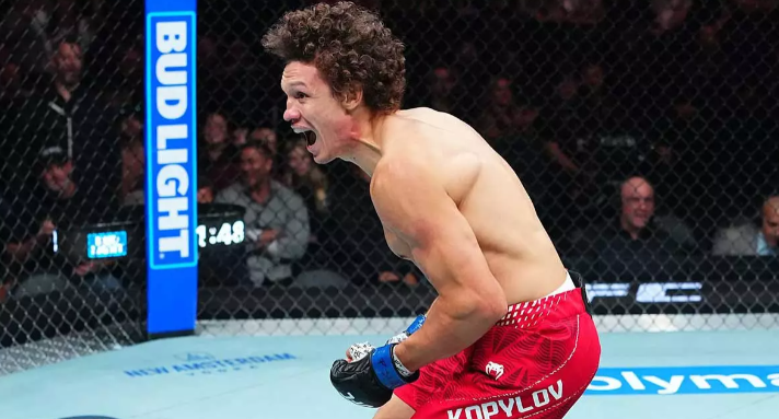 Роман Копылов сенсационно нокаутировал Атебу Готье в первом раунде на UFC 332 (ВИДЕО)