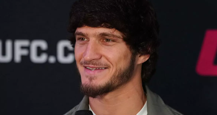 Евлоев в бою с Волкановски может установить уникальный рекорд UFC